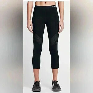 Nike Women's Pro Hypercool Limitless Capri Seamless Knit Training Tights Size M